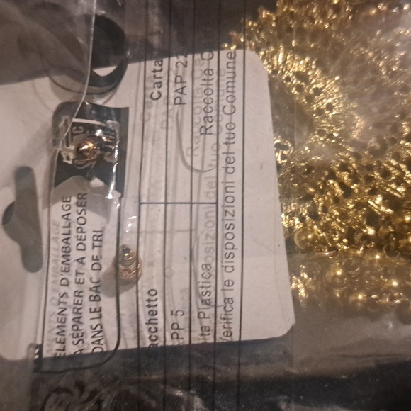 Elegant Gold Earrings Costu.\nMe jewelry - Picture 2 of 3